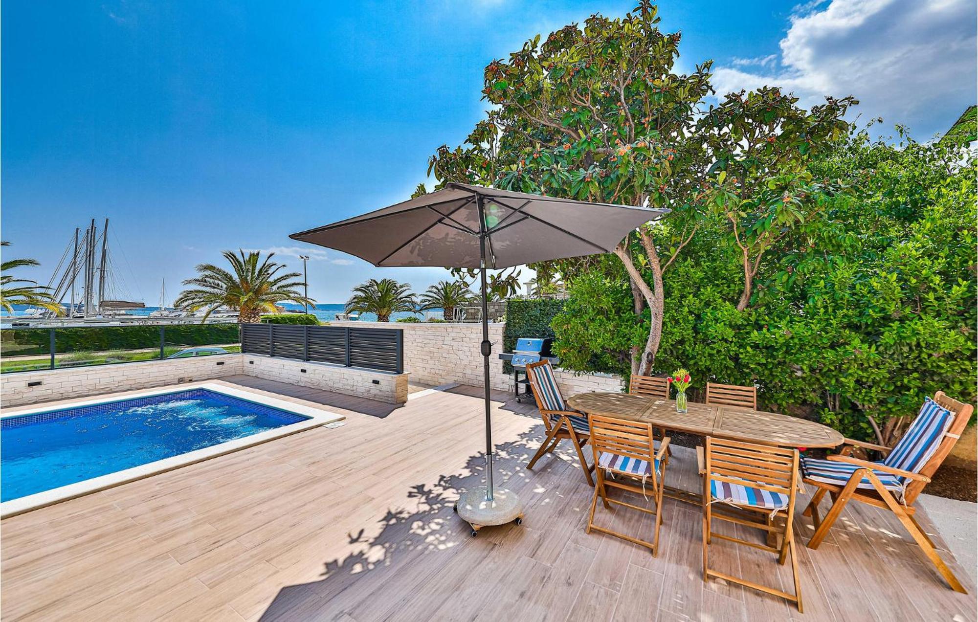 Gorgeous Home In Kastel Gomilica With Wifi คาชเตลา ภายนอก รูปภาพ