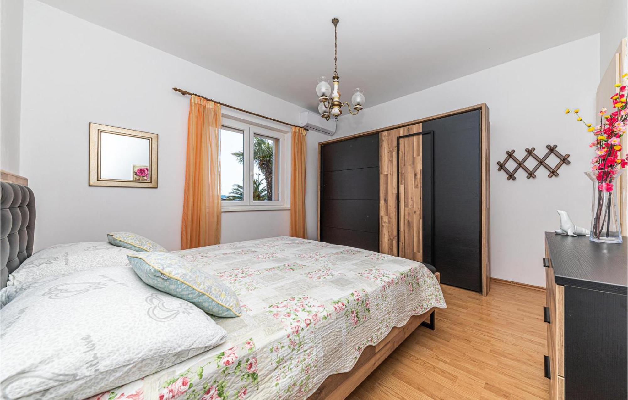 Gorgeous Home In Kastel Gomilica With Wifi คาชเตลา ภายนอก รูปภาพ