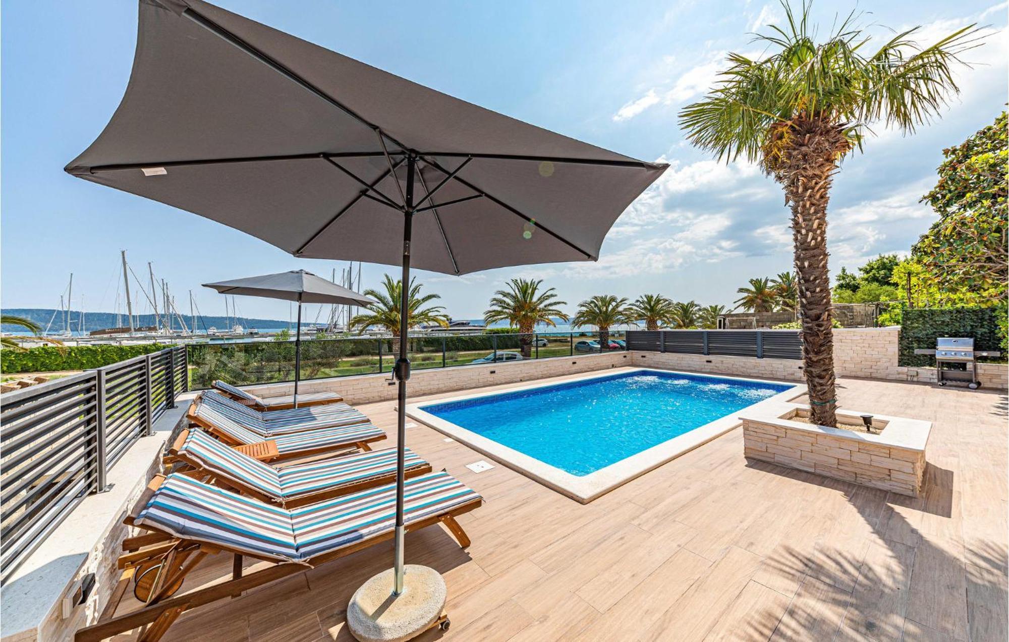 Gorgeous Home In Kastel Gomilica With Wifi คาชเตลา ภายนอก รูปภาพ