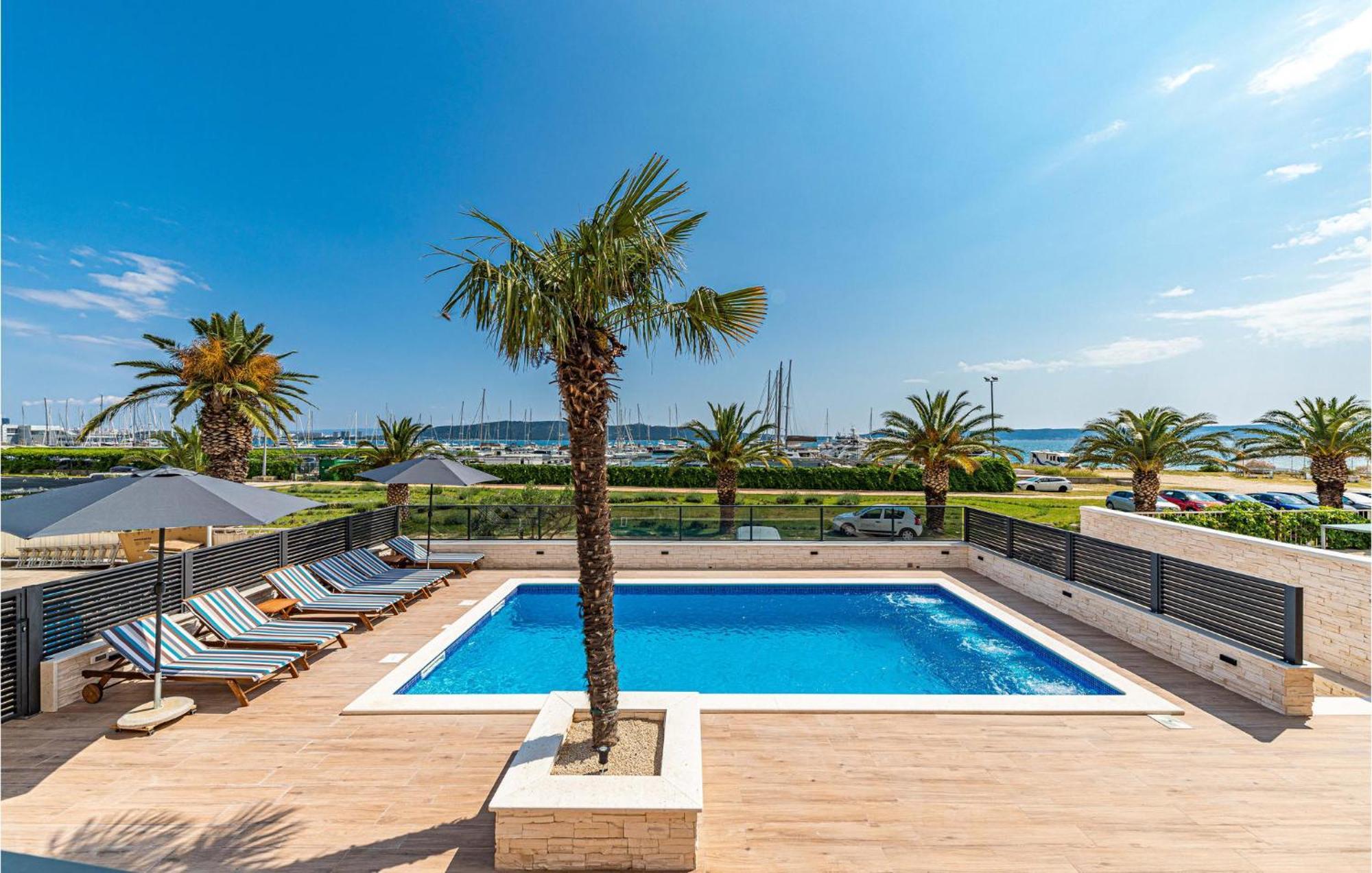 Gorgeous Home In Kastel Gomilica With Wifi คาชเตลา ภายนอก รูปภาพ