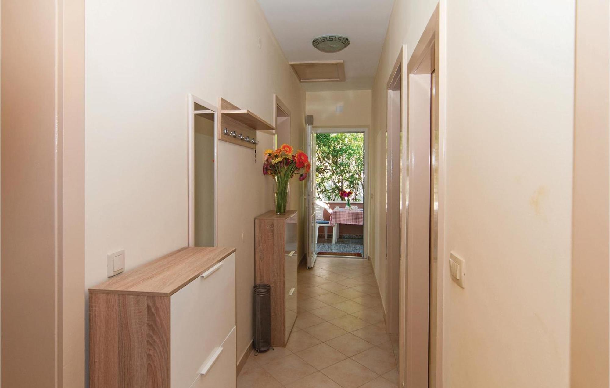 Gorgeous Home In Kastel Gomilica With Wifi คาชเตลา ภายนอก รูปภาพ