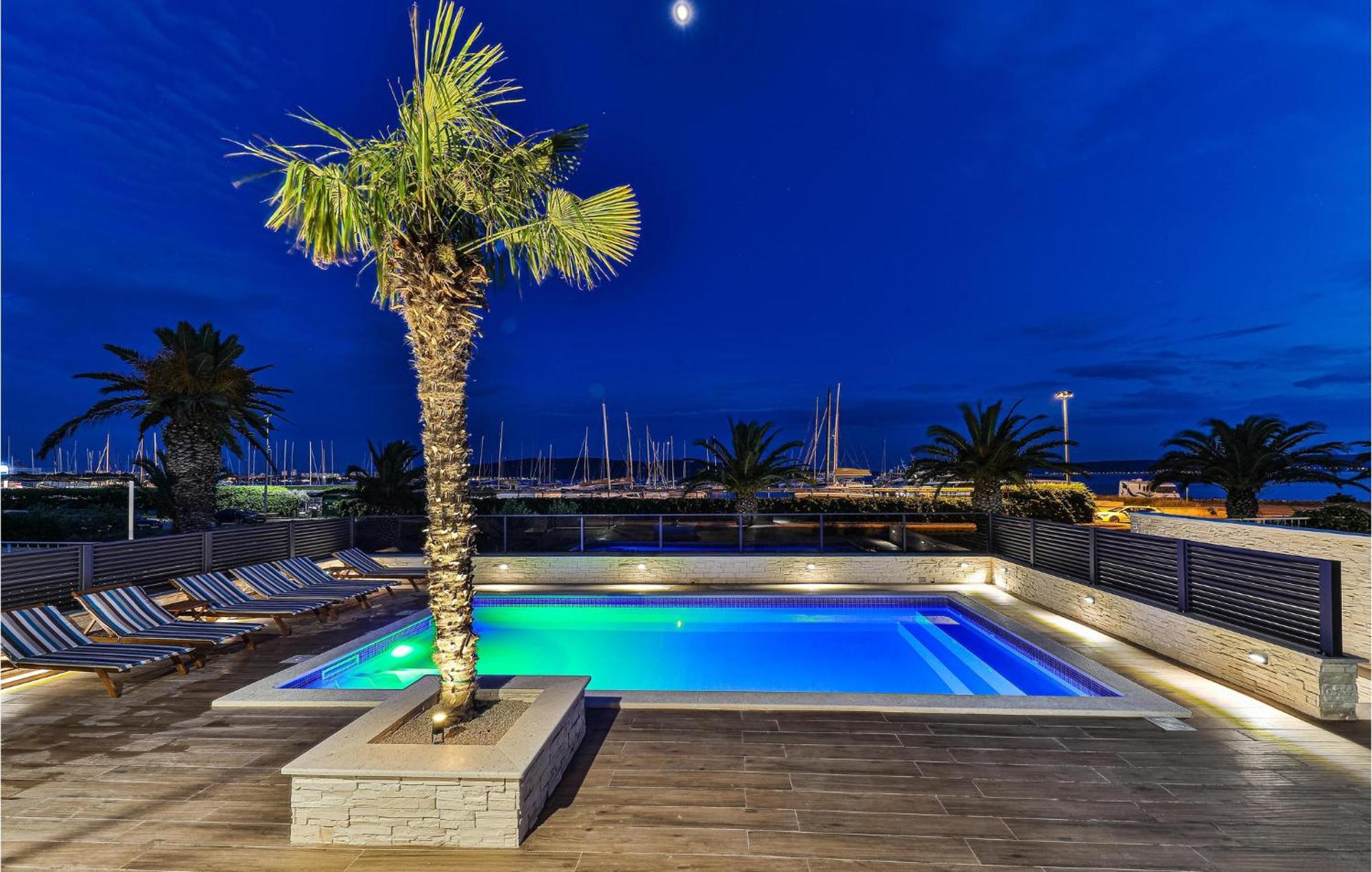 Gorgeous Home In Kastel Gomilica With Wifi คาชเตลา ภายนอก รูปภาพ