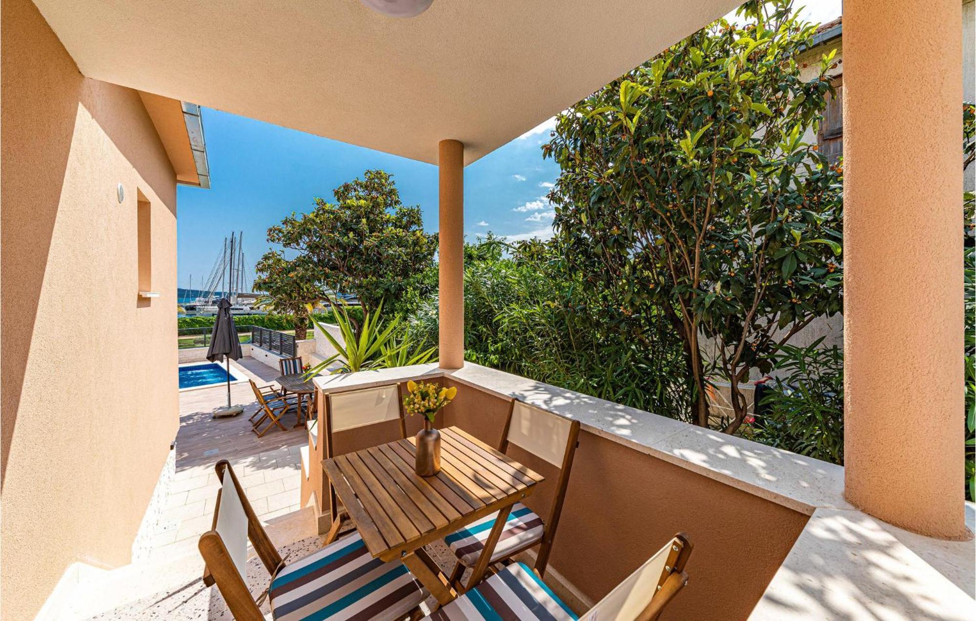 Gorgeous Home In Kastel Gomilica With Wifi คาชเตลา ภายนอก รูปภาพ