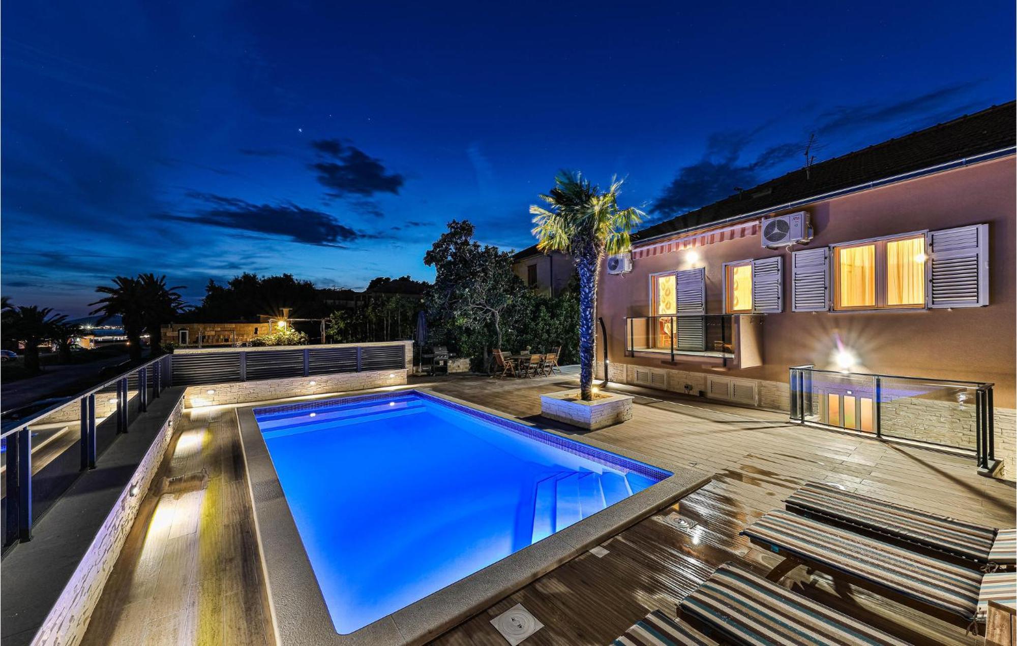 Gorgeous Home In Kastel Gomilica With Wifi คาชเตลา ภายนอก รูปภาพ