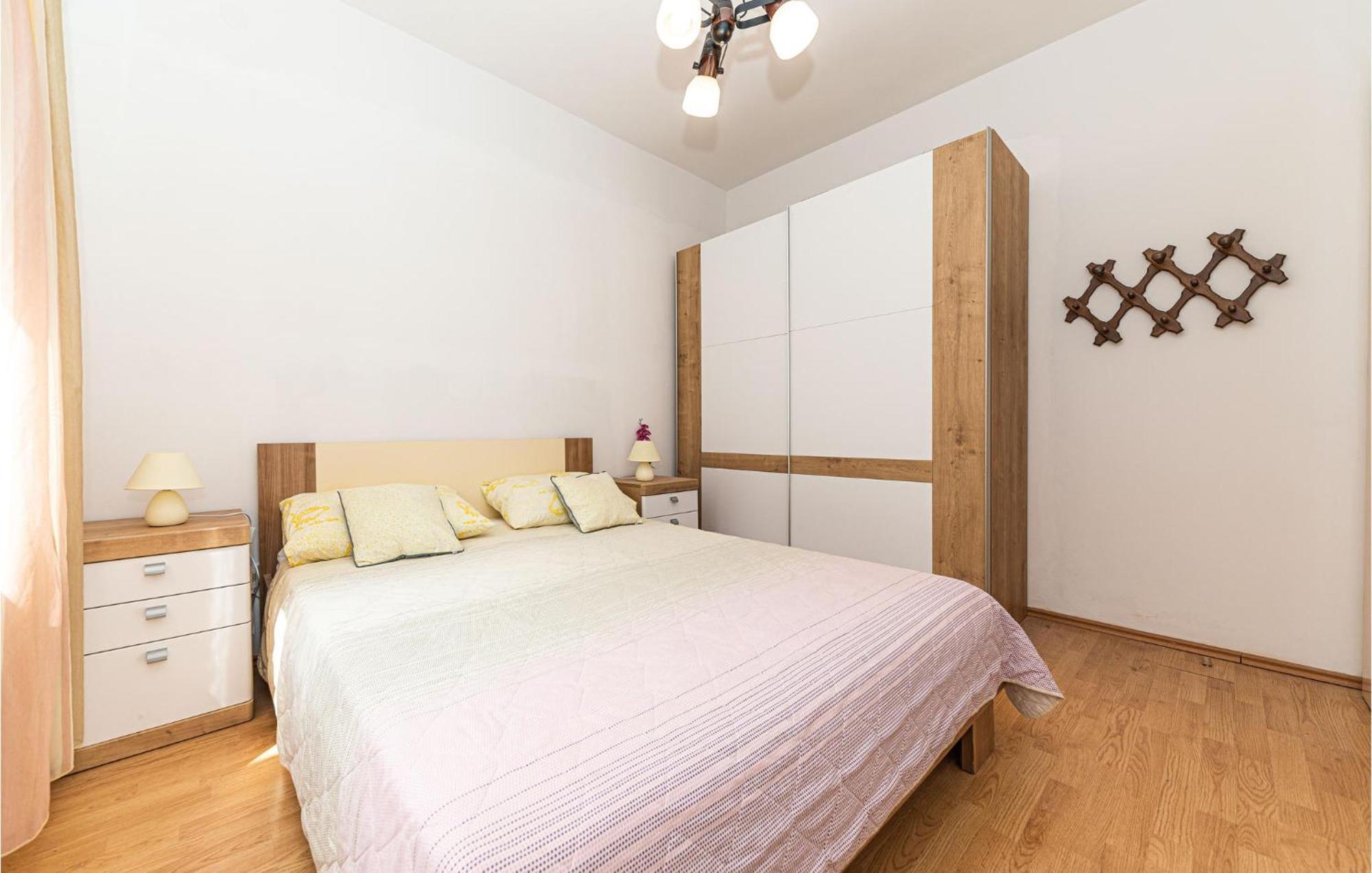 Gorgeous Home In Kastel Gomilica With Wifi คาชเตลา ภายนอก รูปภาพ
