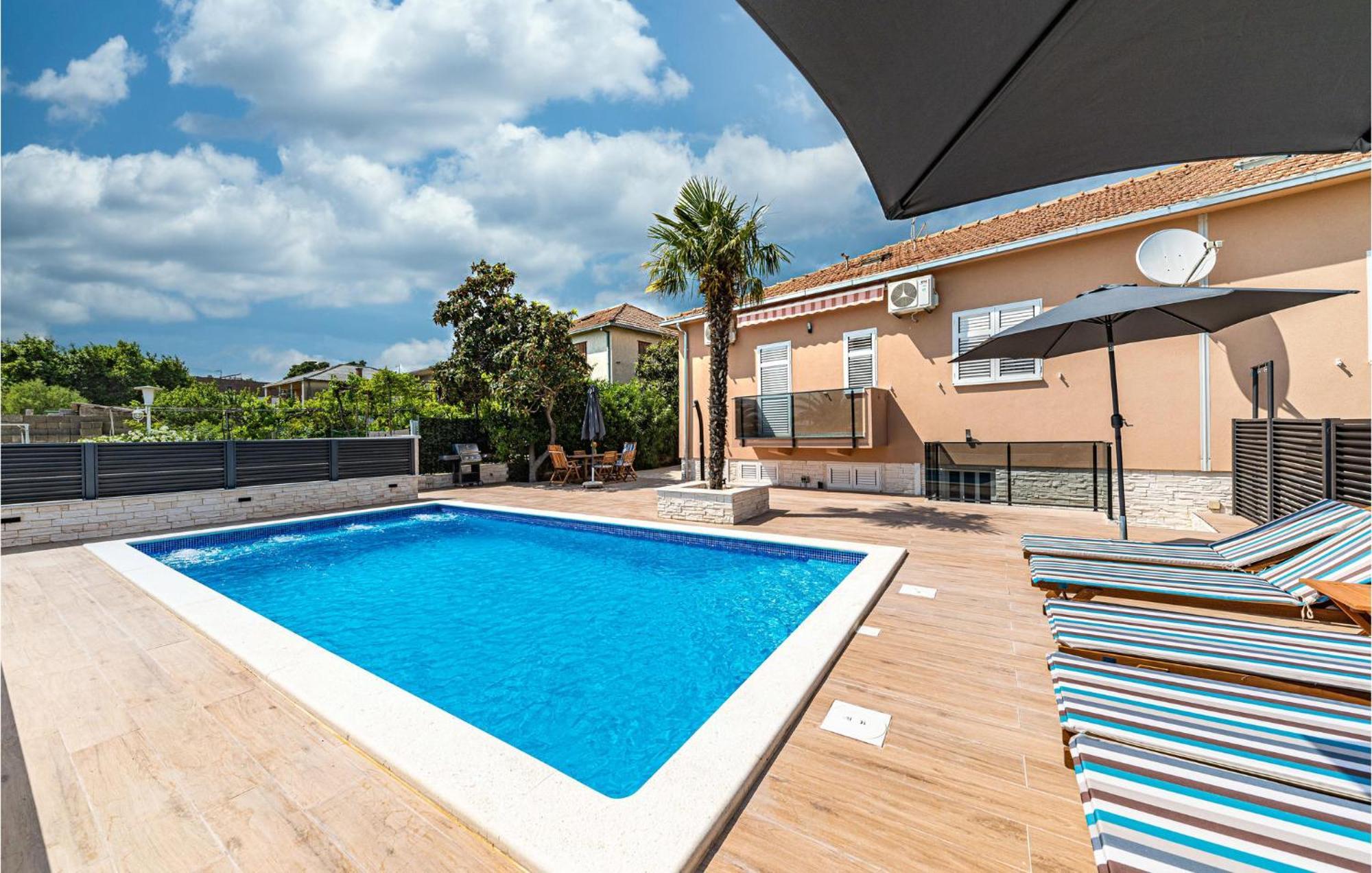 Gorgeous Home In Kastel Gomilica With Wifi คาชเตลา ภายนอก รูปภาพ