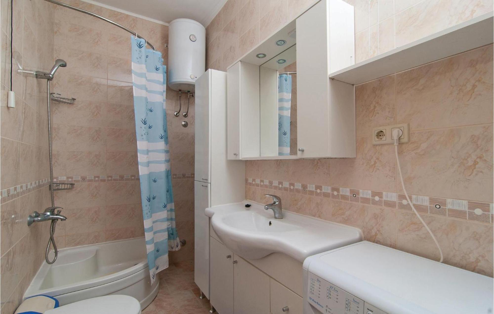 Gorgeous Home In Kastel Gomilica With Wifi คาชเตลา ภายนอก รูปภาพ